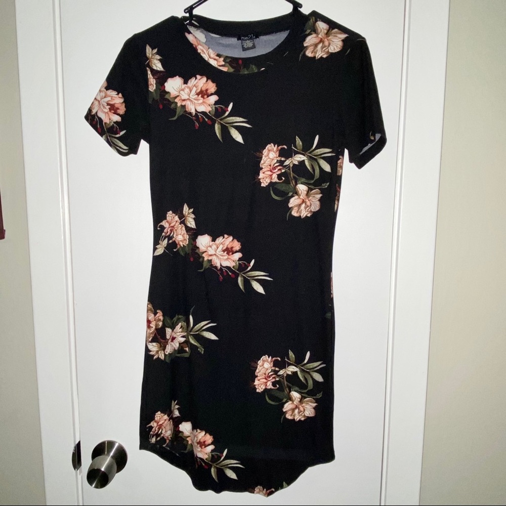 NWOT Rue21 Floral T-shirt Dress